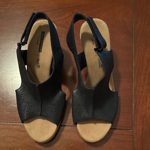 Clarks Shoes - Size 8 Women’s Clarks Navy Sandals